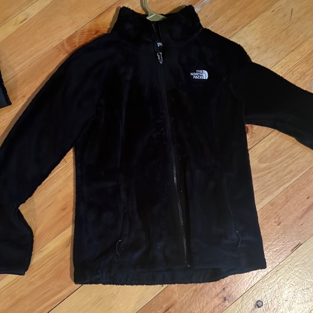 Size M Northface fuzzy fleece.
